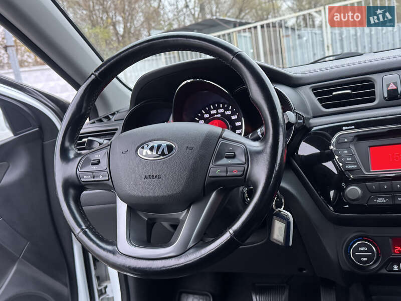 Седан Kia Rio 2014 в Киеве фото 40 Седан Kia Rio 2014 в Киеве