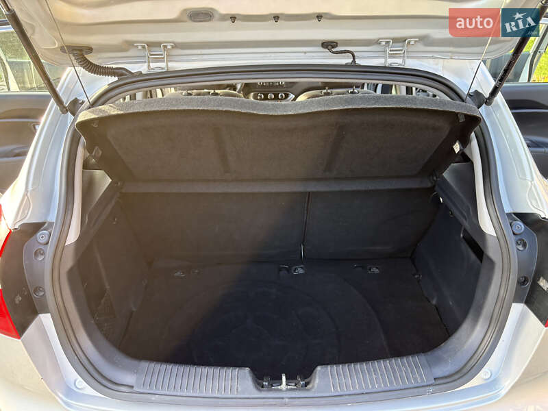 Хетчбек Kia Rio 2012 в Києві