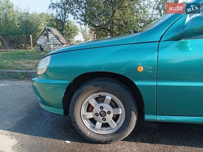Универсал Kia Rio 2000 в Чугуеве