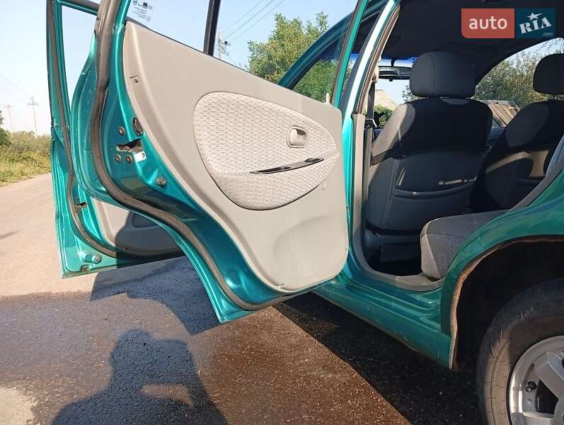 Универсал Kia Rio 2000 в Чугуеве