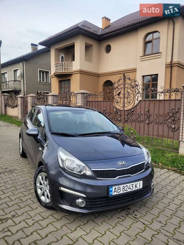 Седан Kia Rio 2016 в Ивано-Франковске