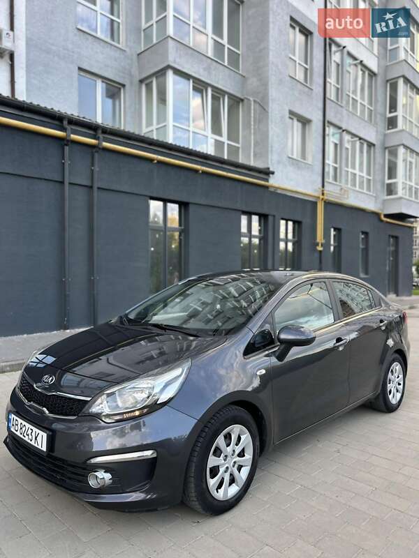 Седан Kia Rio 2016 в Ивано-Франковске