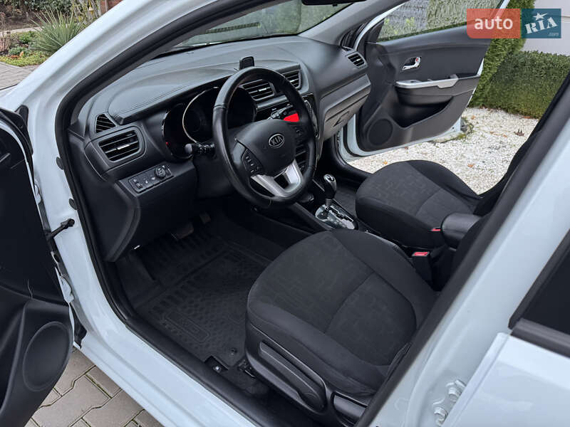 Хэтчбек Kia Rio 2012 в Одессе