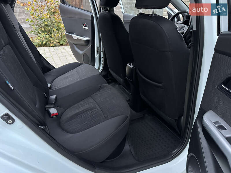 Хэтчбек Kia Rio 2012 в Одессе