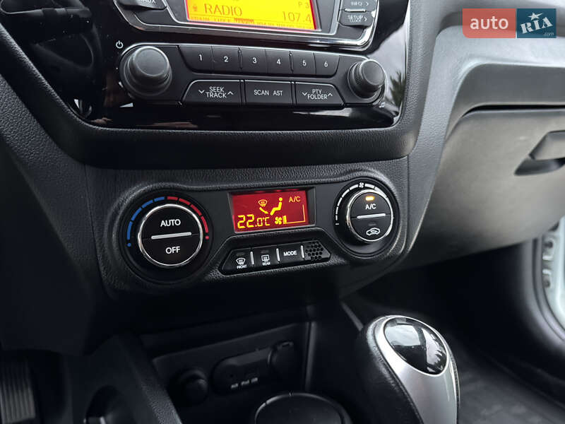 Хэтчбек Kia Rio 2012 в Одессе