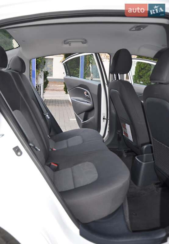Седан Kia Rio 2017 в Одессе