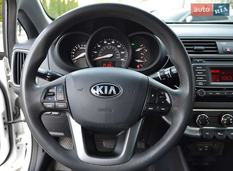 Седан Kia Rio 2017 в Одессе