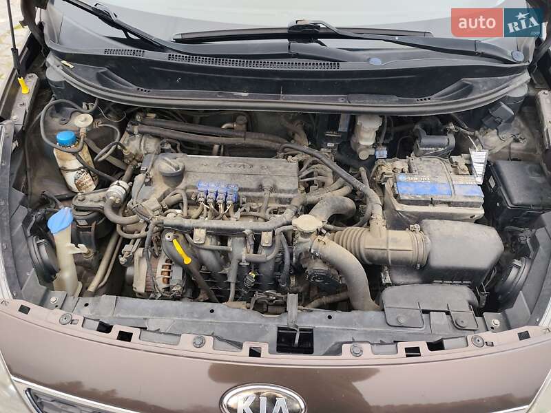 Хэтчбек Kia Rio 2012 в Кременчуге