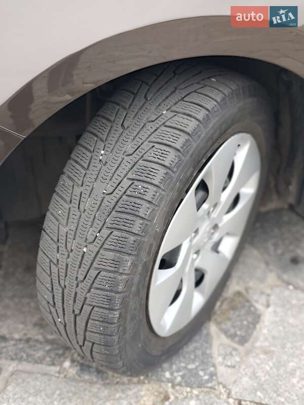 Хэтчбек Kia Rio 2012 в Кременчуге