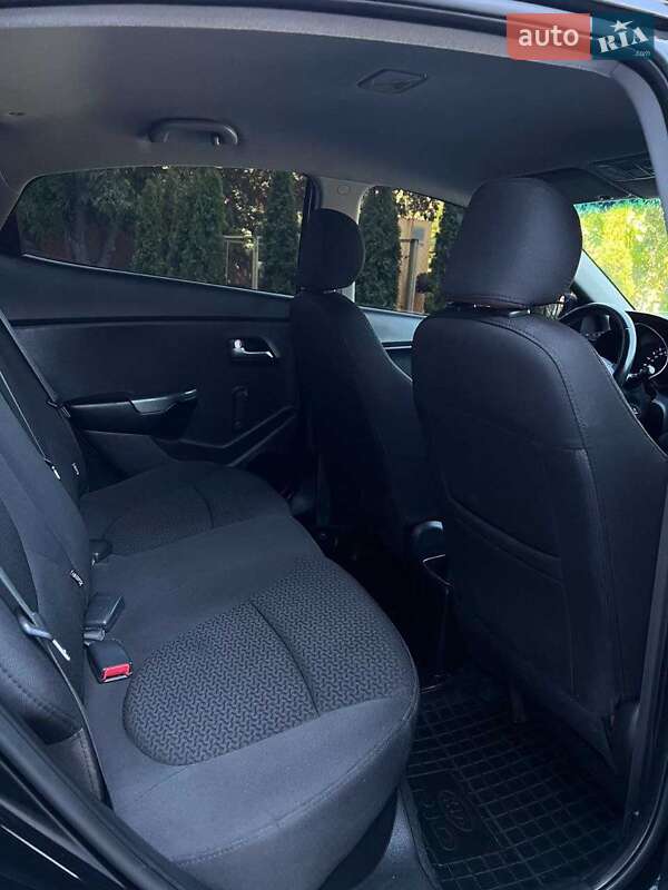 Седан Kia Rio 2012 в Полтаве
