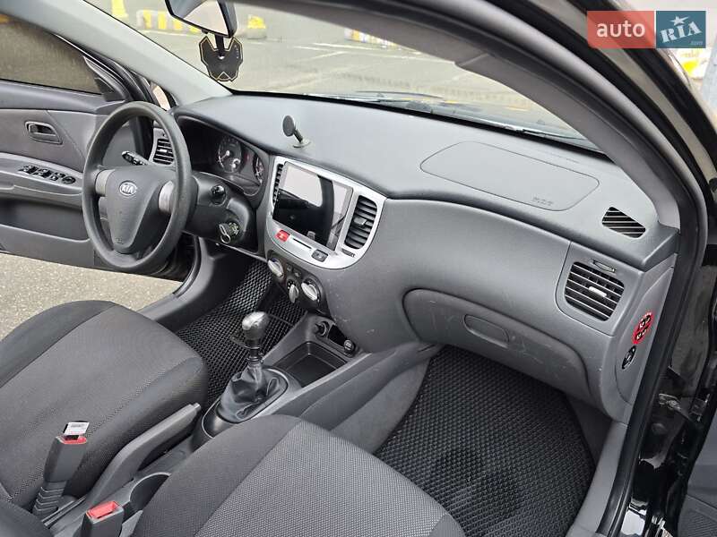 Хэтчбек Kia Rio 2007 в Киеве