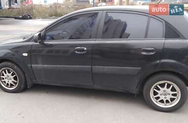 Хэтчбек Kia Rio 2006 в Вишневом