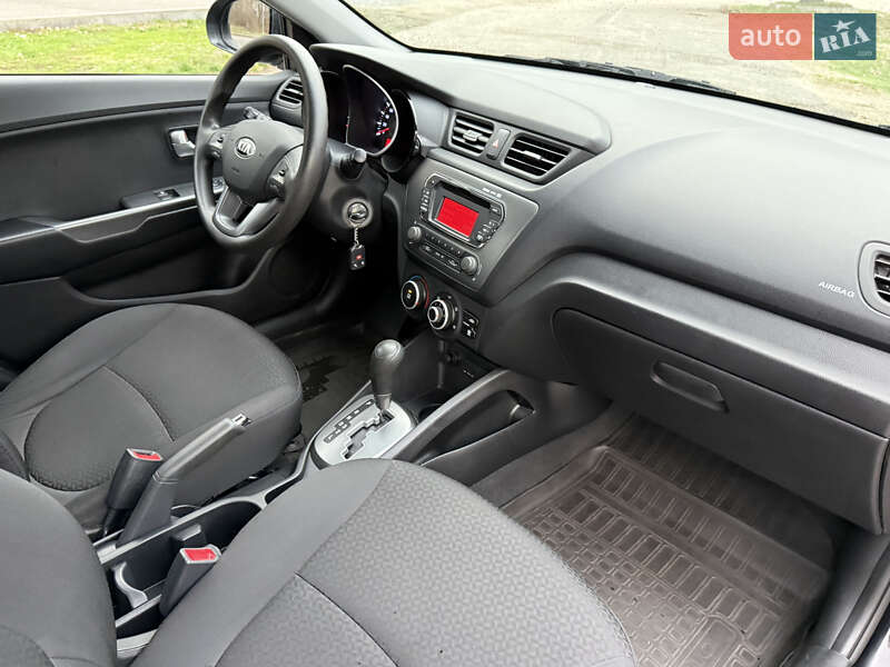 Седан Kia Rio 2013 в Днепре