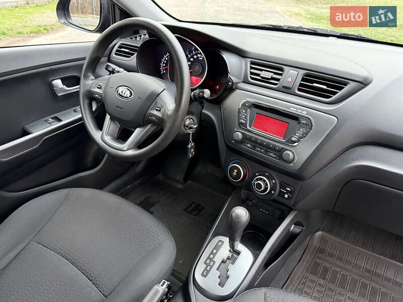 Седан Kia Rio 2013 в Днепре