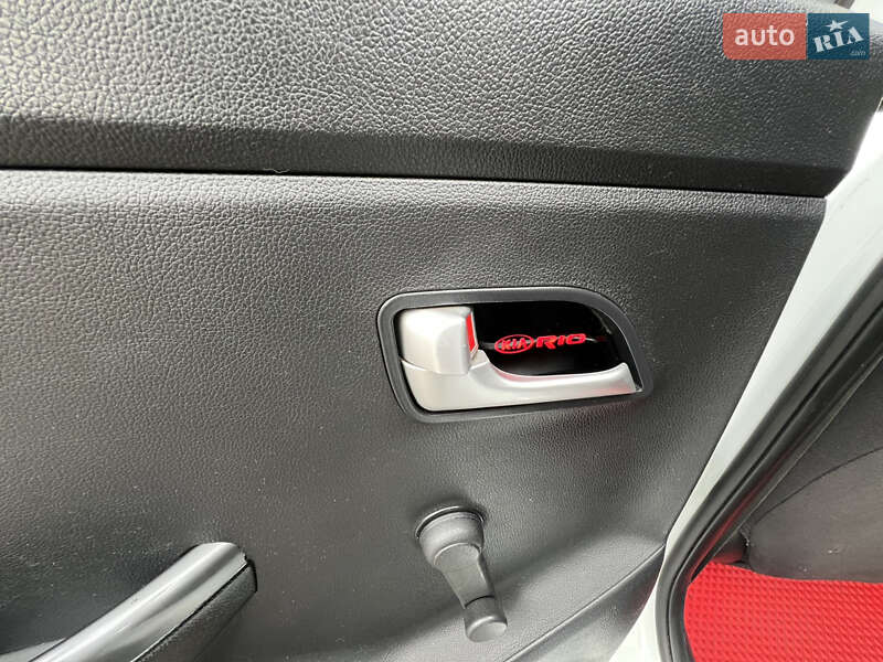 Седан Kia Rio 2013 в Києві фото 19 Седан Kia Rio 2013 в Києві
