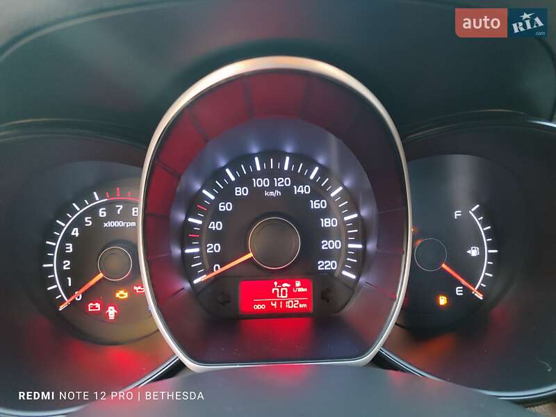 Хэтчбек Kia Rio 2012 в Кременчуге