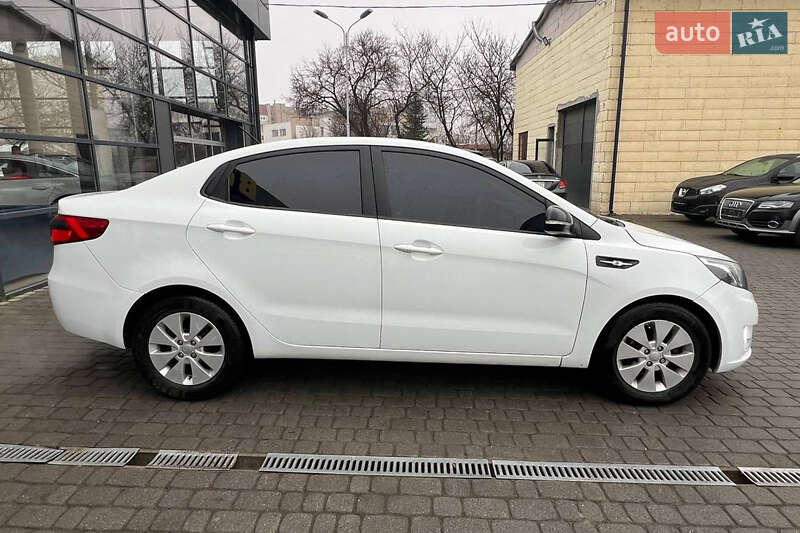 Седан Kia Rio 2012 в Ивано-Франковске