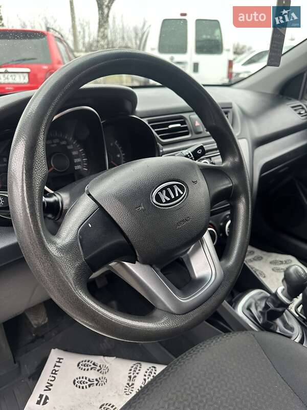 Седан Kia Rio 2012 в Смеле