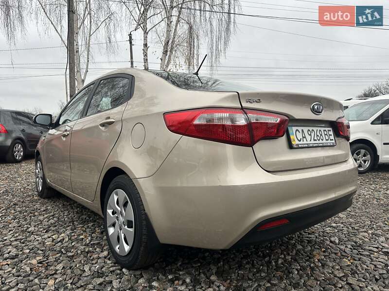 Седан Kia Rio 2012 в Смеле