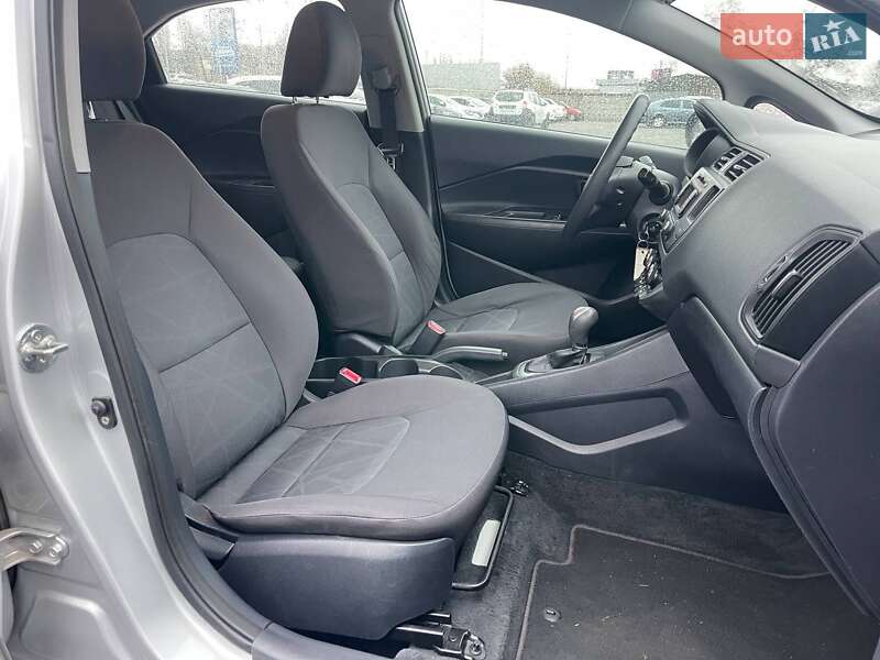 Хэтчбек Kia Rio 2012 в Киеве