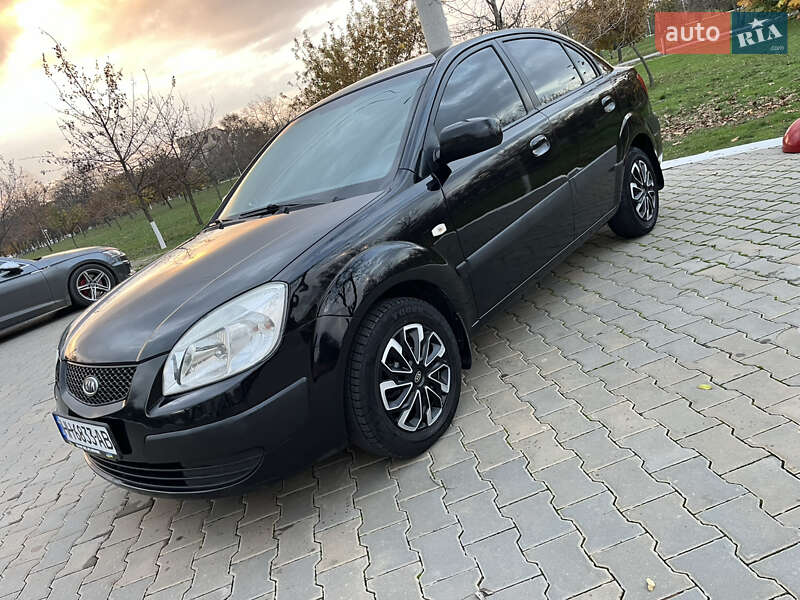 Седан Kia Rio 2006 в Измаиле