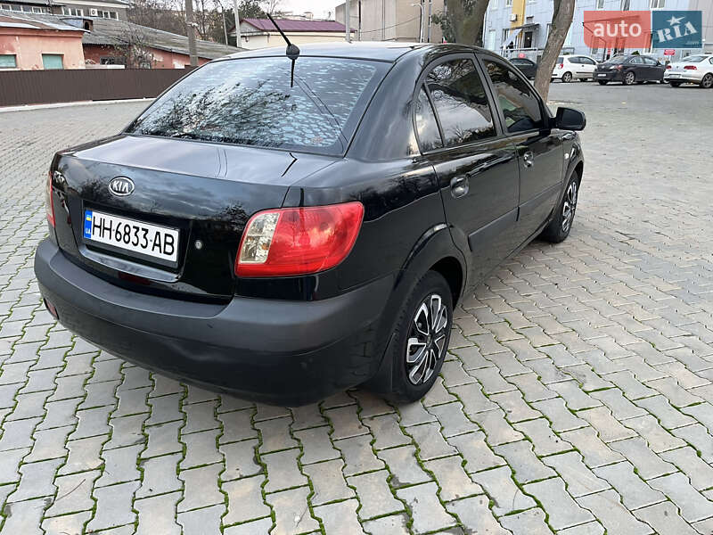 Седан Kia Rio 2006 в Измаиле