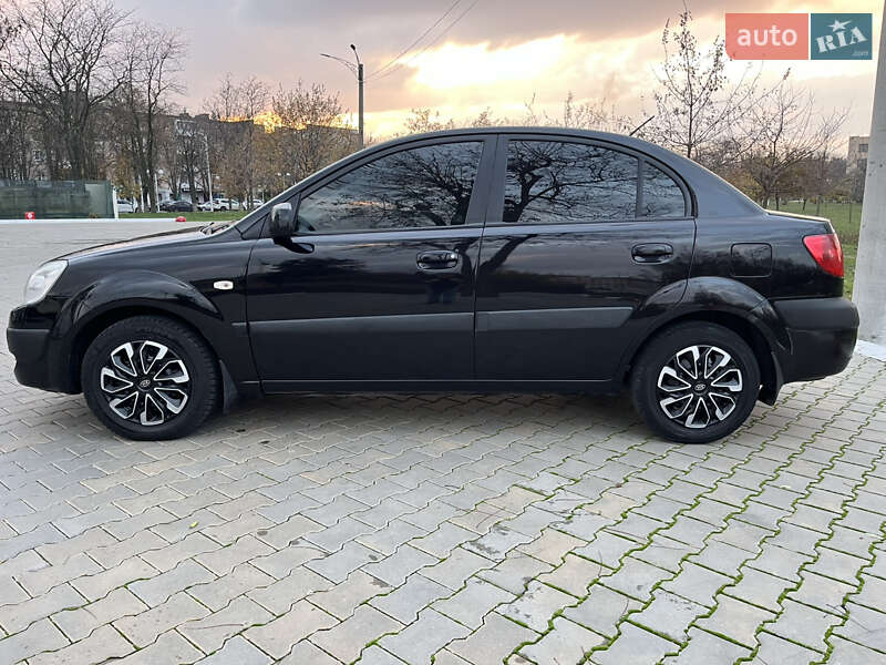 Седан Kia Rio 2006 в Измаиле