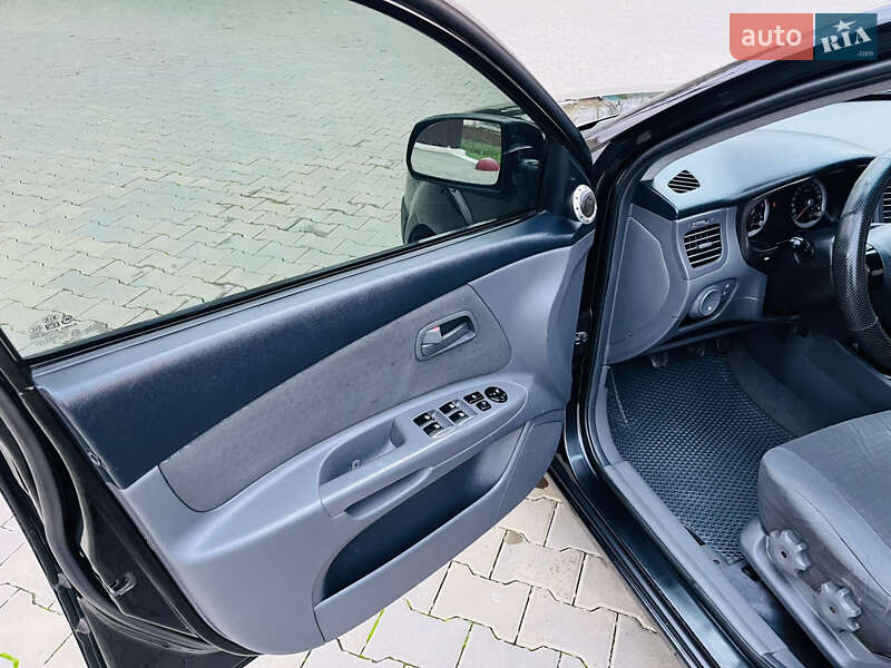 Седан Kia Rio 2006 в Измаиле