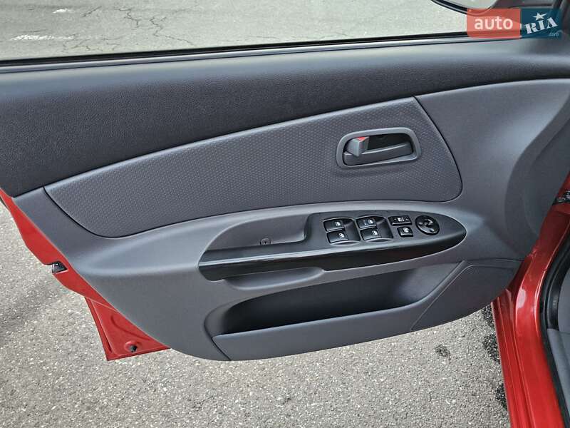 Седан Kia Rio 2010 в Кременчуге