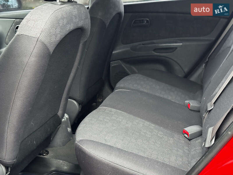 Хэтчбек Kia Rio 2008 в Киеве