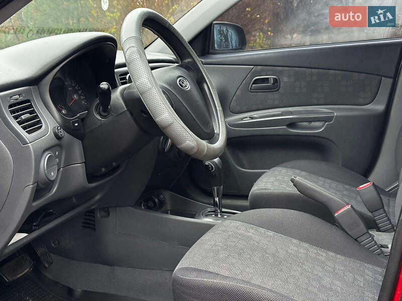 Хэтчбек Kia Rio 2008 в Киеве
