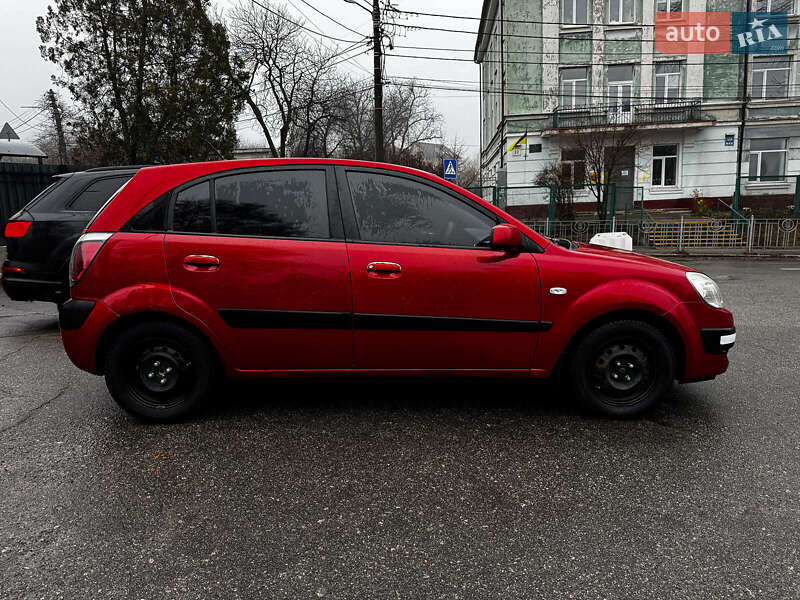 Хэтчбек Kia Rio 2008 в Киеве