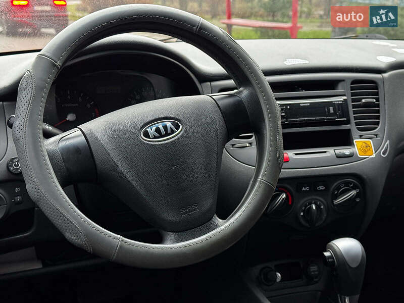 Хэтчбек Kia Rio 2008 в Киеве