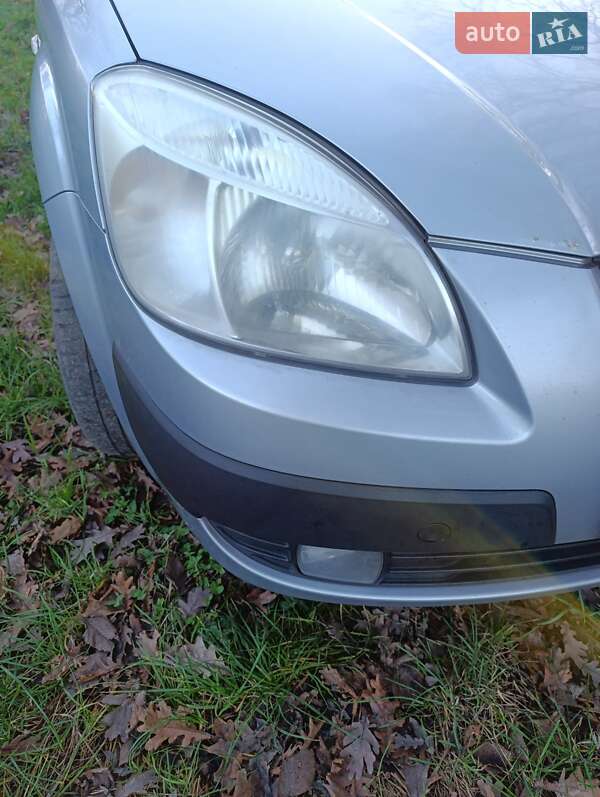 Хэтчбек Kia Rio 2005 в Онуфриевке