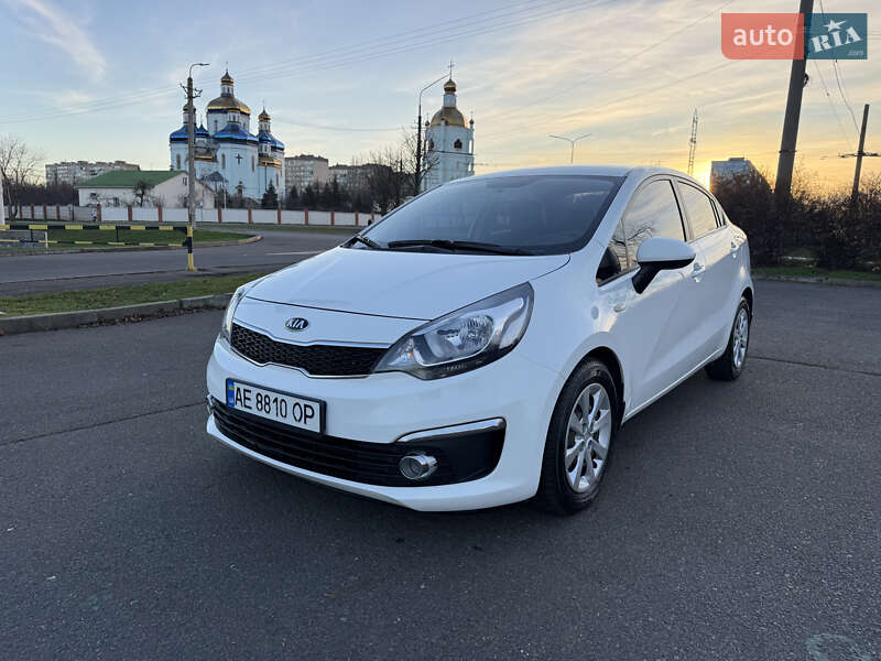 Седан Kia Rio 2016 в Кривом Роге