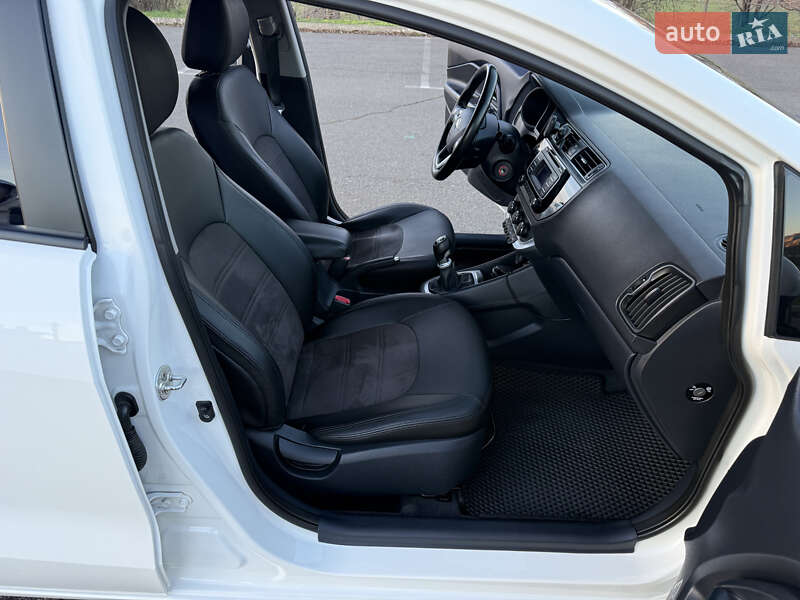 Седан Kia Rio 2016 в Кривом Роге