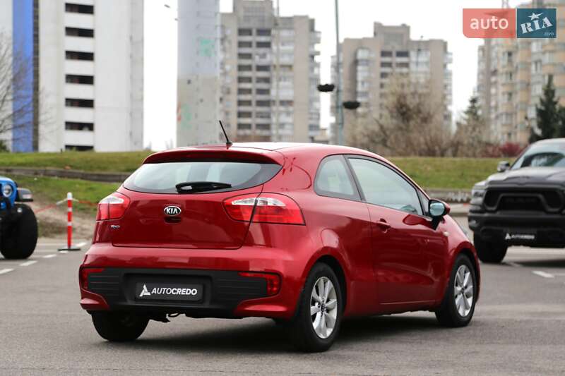 Хэтчбек Kia Rio 2016 в Киеве
