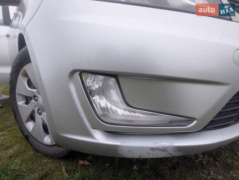 Седан Kia Rio 2012 в Гайвороне