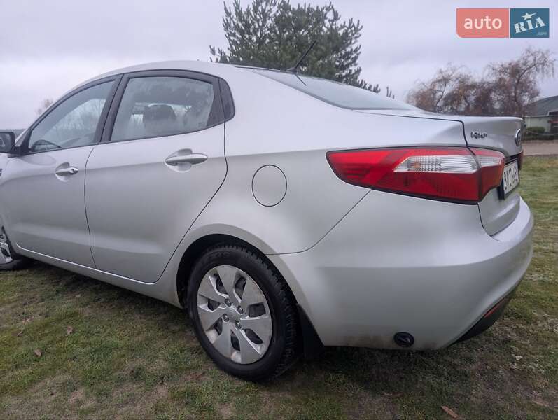 Седан Kia Rio 2012 в Гайвороне