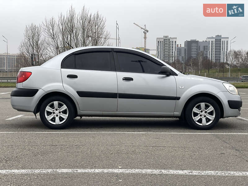 Седан Kia Rio 2007 в Киеве