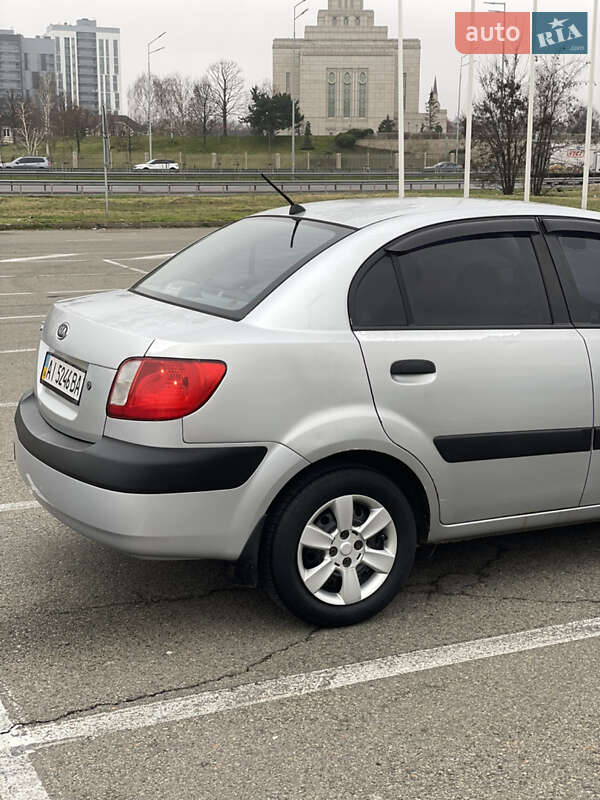Седан Kia Rio 2007 в Киеве