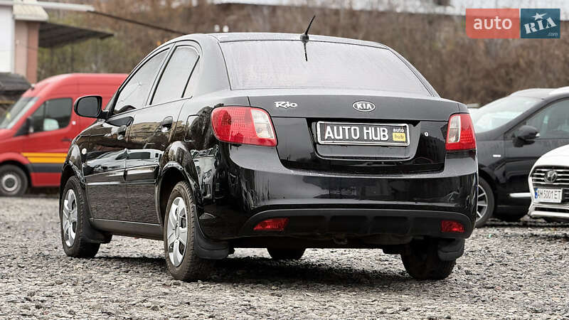 Седан Kia Rio 2011 в Бердичеве