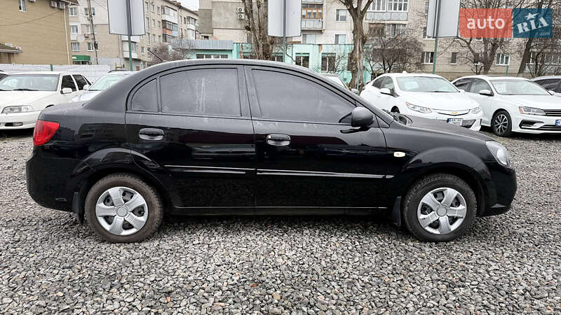 Седан Kia Rio 2011 в Бердичеве