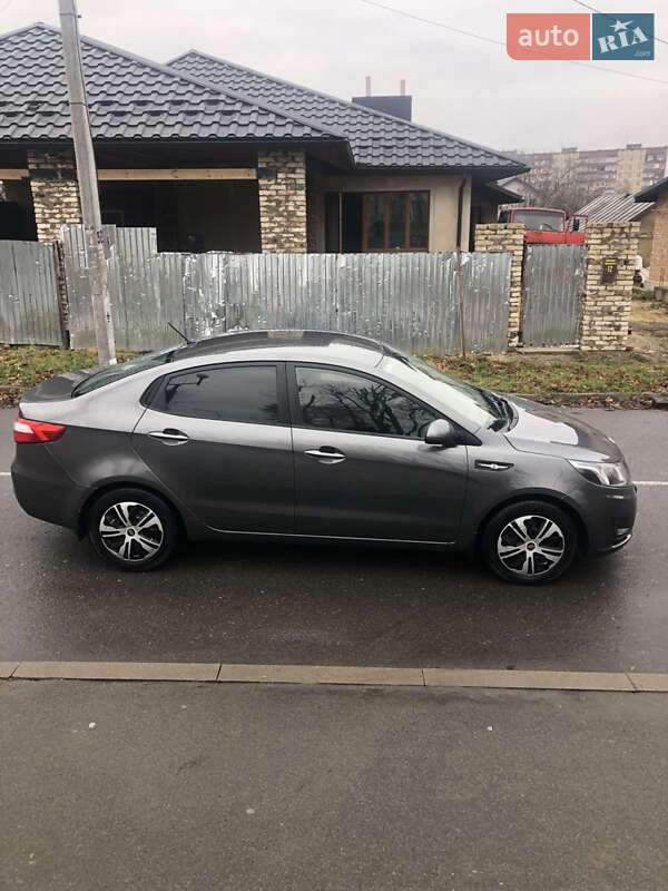 Седан Kia Rio 2013 в Ровно