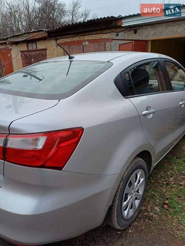 Седан Kia Rio 2015 в Кропивницькому