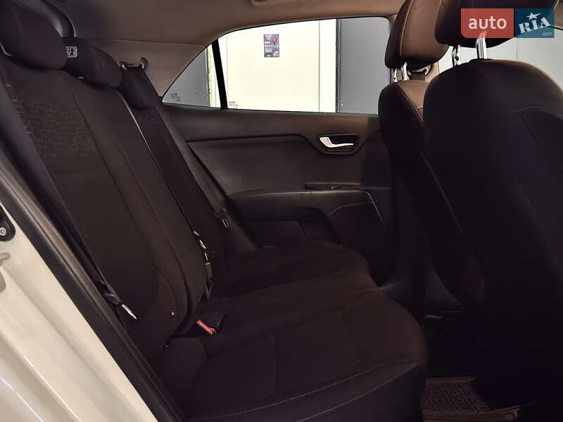 Хэтчбек Kia Rio 2017 в Николаеве