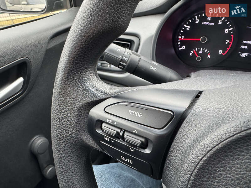 Седан Kia Rio 2017 в Києві