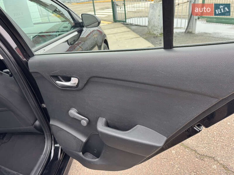 Седан Kia Rio 2017 в Києві
