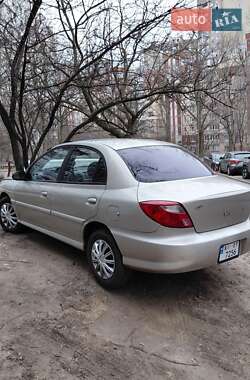 Седан Kia Rio 2002 в Киеве