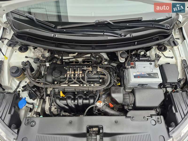 Хэтчбек Kia Rio 2013 в Киеве